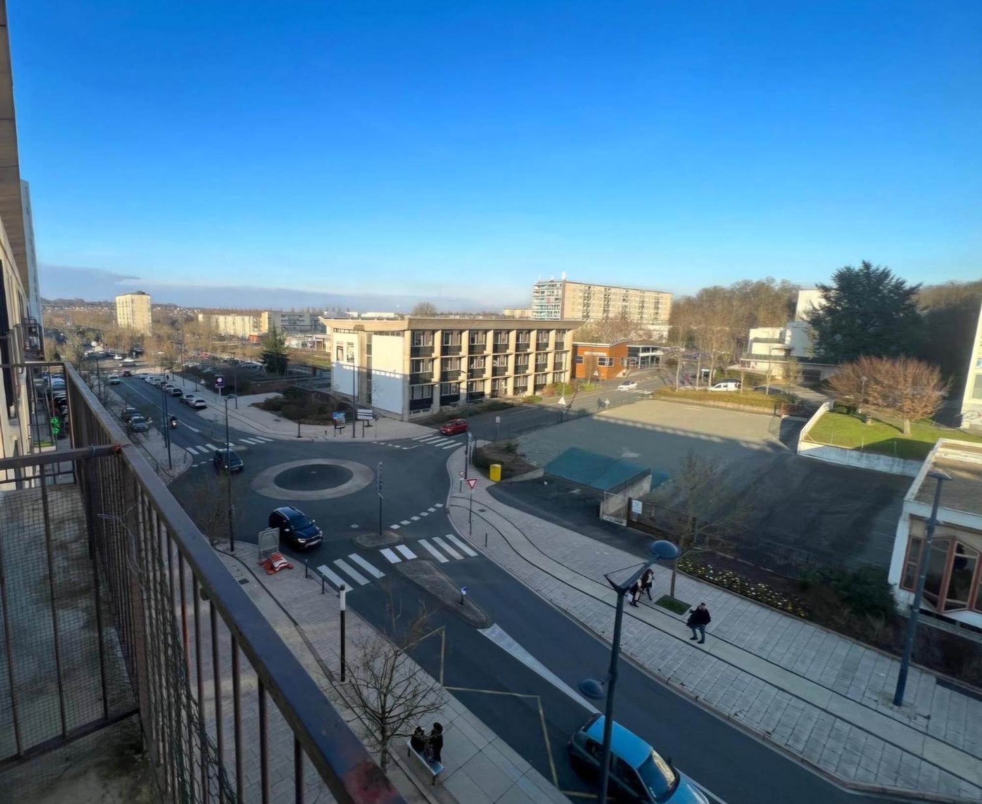 Chambre Neuve Dans Un Logement Partage A 10 Minute Du Circuit 24H Allonnes  Εξωτερικό φωτογραφία
